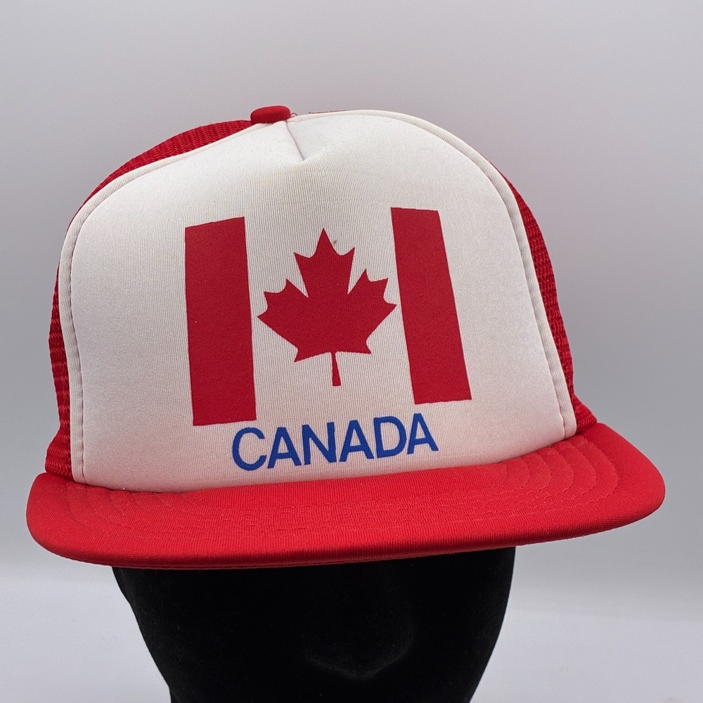 Vintage Canada Flag Trucker Hat Mesh Snapback Red White Souvenir Cap